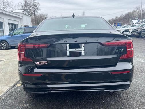 2024 Volvo S60 B5 Plus Black Edition