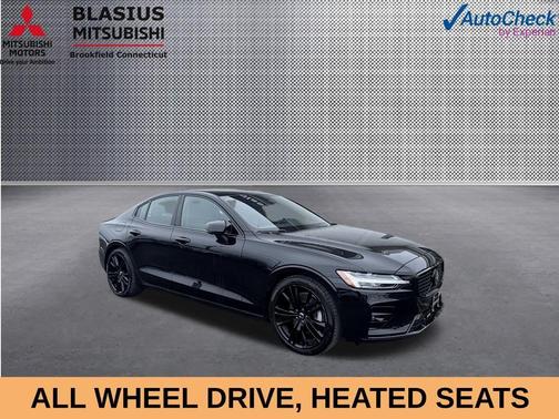 Onyx Black Metallic 2024 Volvo S60 B5 Plus Black Edition