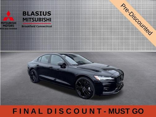 Onyx Black Metallic 2024 Volvo S60 B5 Plus Black Edition