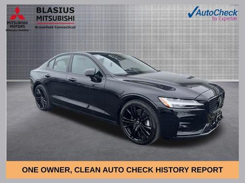 Onyx Black Metallic 2024 Volvo S60 B5 Plus Black Edition