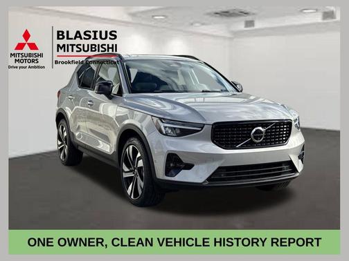 2025 Volvo XC40 B5 Plus Dark Theme