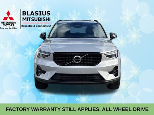 2025 Volvo XC40 B5 Plus Dark Theme