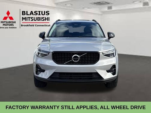 2025 Volvo XC40 B5 Plus Dark Theme