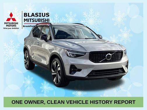 2025 Volvo XC40 B5 Plus Dark Theme