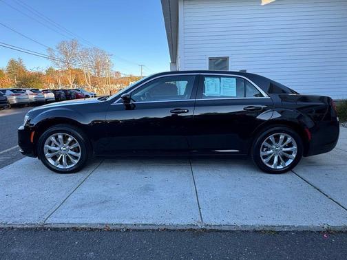 2022 Chrysler 300 Touring