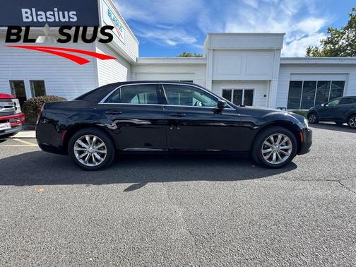 2022 Chrysler 300 Touring