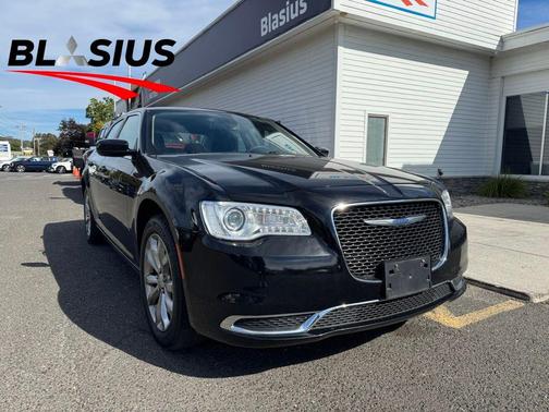 2022 Chrysler 300 Touring