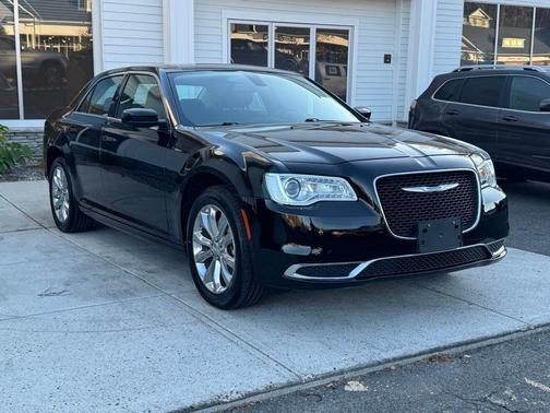 2022 Chrysler 300 Touring