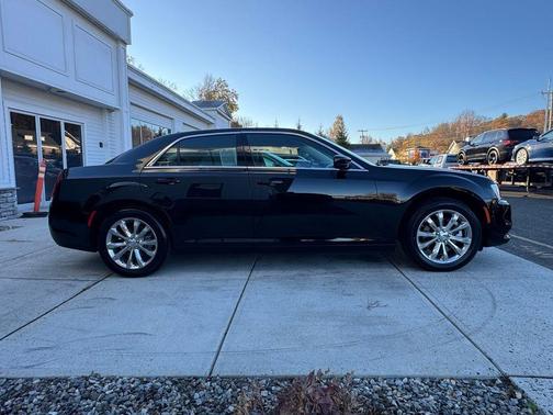 2022 Chrysler 300 Touring