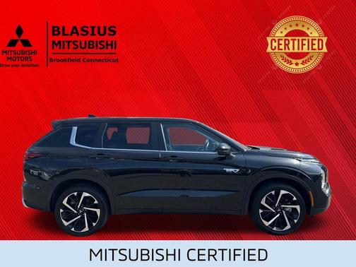 Labrador Black Pearl 2024 Mitsubishi Outlander PHEV SE