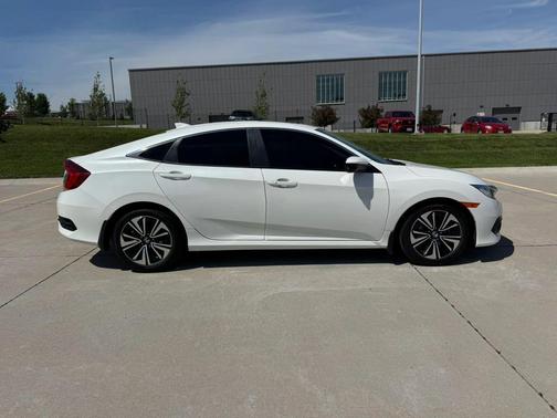 White 2018 Honda Civic EX-T