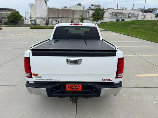 White 2012 GMC Sierra 1500 SLE