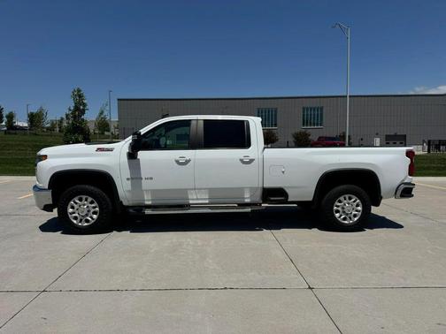 Summit White 2021 Chevrolet Silverado 2500 LT