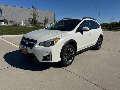 Crystal White Pearl 2016 Subaru Crosstrek 2.0i Premium