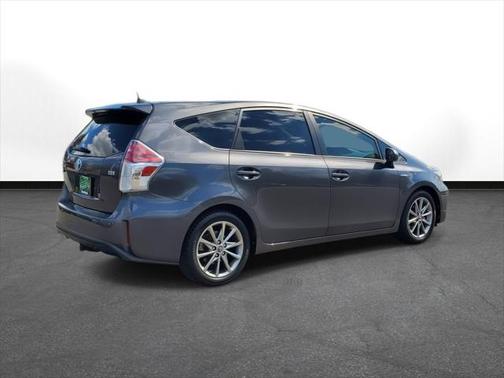 2016 Toyota Prius v Five