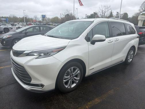 Blizzard Pearl 2021 Toyota Sienna Platinum 7 Passenger