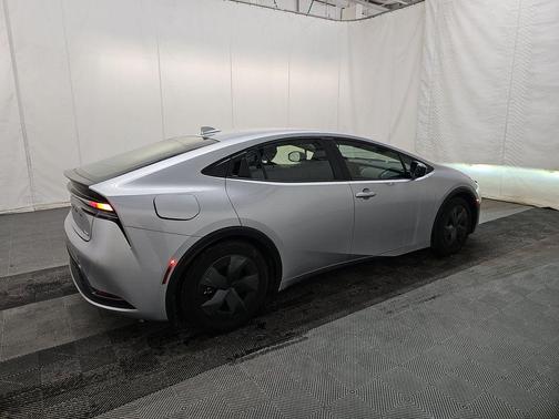 2025 Toyota Prius Plug-In Hybrid SE