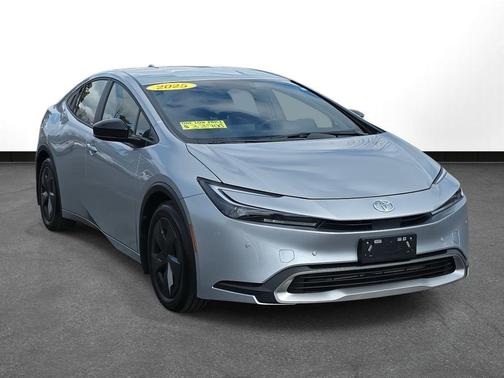 2025 Toyota Prius Plug-In Hybrid SE