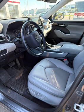 Gray 2020 Toyota Highlander Hybrid XLE