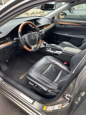 2015 Lexus ES 300h Base