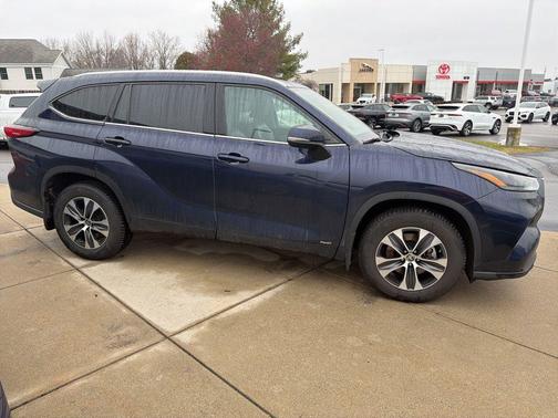 2022 Toyota Highlander Hybrid XLE