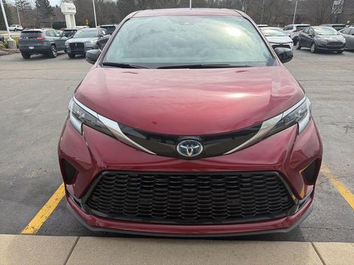 2024 Toyota Sienna XSE 7 Passenger