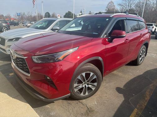 2022 Toyota Highlander Hybrid XLE
