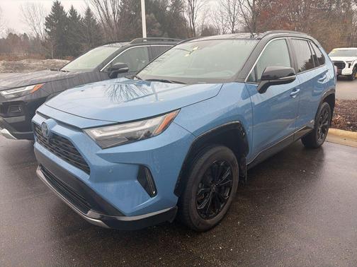 2023 Toyota RAV4 Hybrid SE