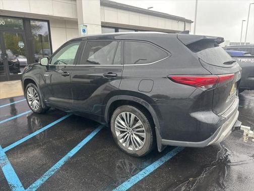 2021 Toyota Highlander Hybrid Platinum