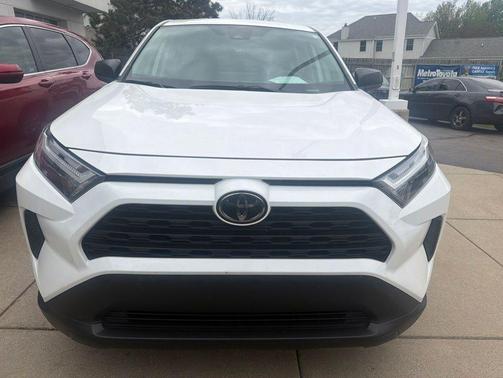 Ice Cap 2024 Toyota RAV4 LE