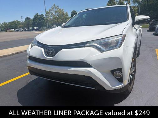 Super White 2018 Toyota RAV4 XLE