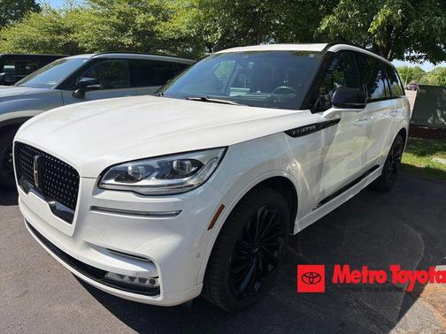 Pristine White Metallic Tri-Coat 2023 Lincoln Aviator Reserve AWD