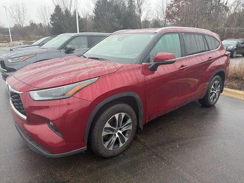 2024 Toyota Highlander Hybrid XLE