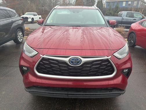 2024 Toyota Highlander Hybrid XLE