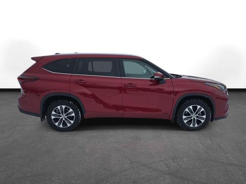 2024 Toyota Highlander Hybrid XLE
