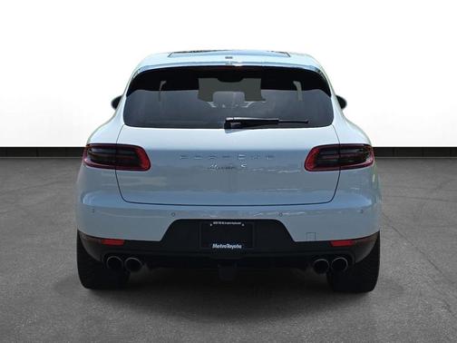 Carrara White Metallic 2016 Porsche Macan Macan S