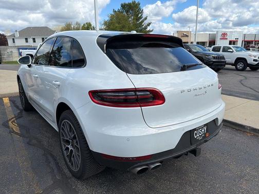 Carrara White Metallic 2016 Porsche Macan Macan S