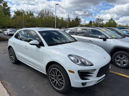 Carrara White Metallic 2016 Porsche Macan Macan S