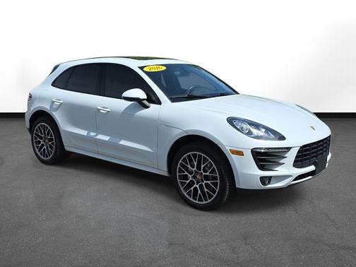 Carrara White Metallic 2016 Porsche Macan Macan S