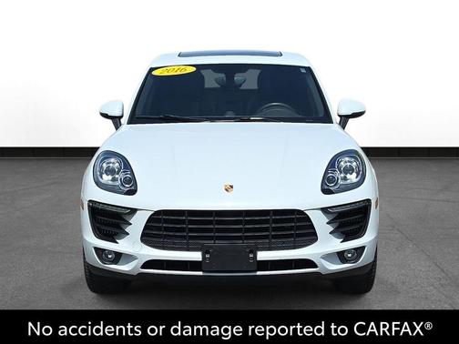 Carrara White Metallic 2016 Porsche Macan Macan S
