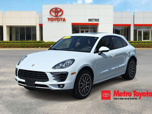 Carrara White Metallic 2016 Porsche Macan Macan S