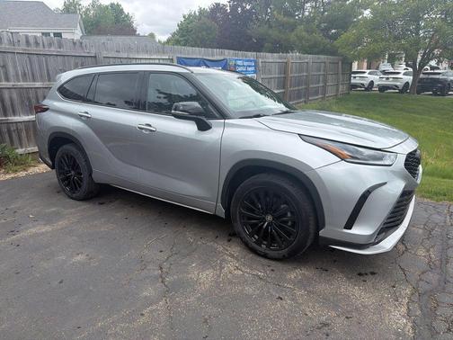 Celestial Silver Metallic 2025 Toyota Highlander XSE