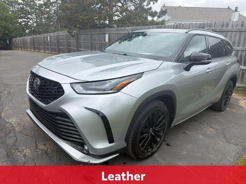 Celestial Silver Metallic 2025 Toyota Highlander XSE