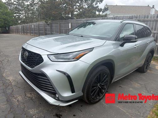 Celestial Silver Metallic 2025 Toyota Highlander XSE