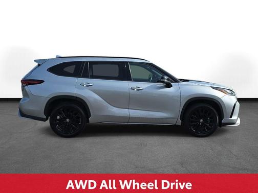 Celestial Silver Metallic 2025 Toyota Highlander XSE