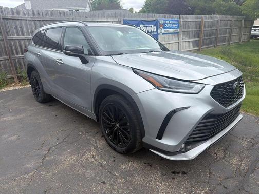 Celestial Silver Metallic 2025 Toyota Highlander XSE