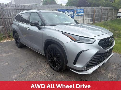 Celestial Silver Metallic 2025 Toyota Highlander XSE