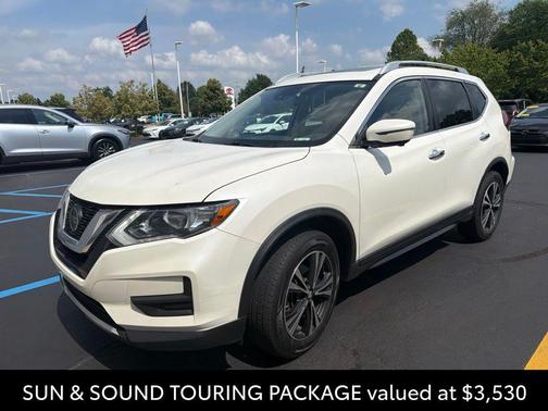 Pearl White Tricoat 2019 Nissan Rogue SV