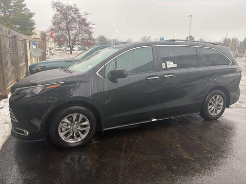 2024 Toyota Sienna XLE