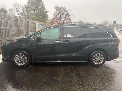 2024 Toyota Sienna XLE